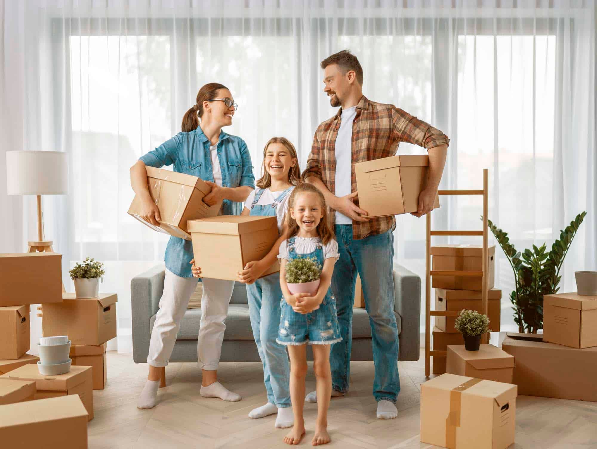 Familie zieht in neue Wohnung – erfolgreicher Immobilienverkauf